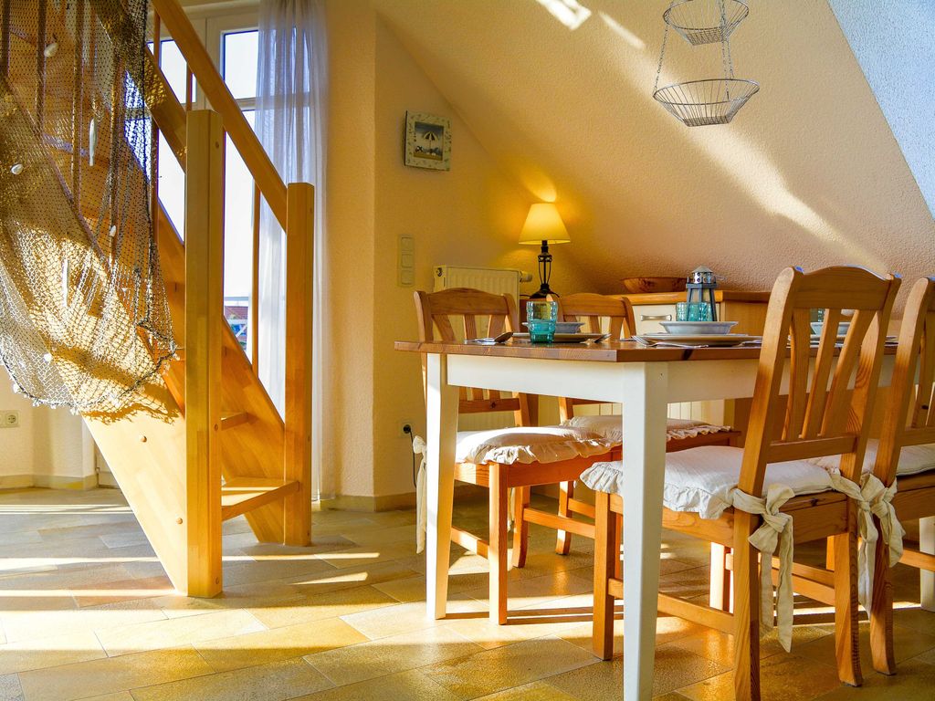Der Essbereich und der Zugang zum Türmchenzimmer und zur Dachterrasse