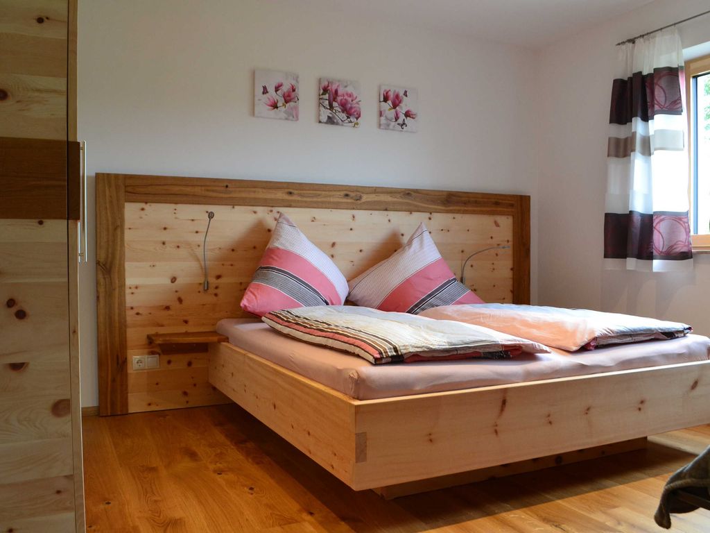 Schlafzimmer Zirbenbett
