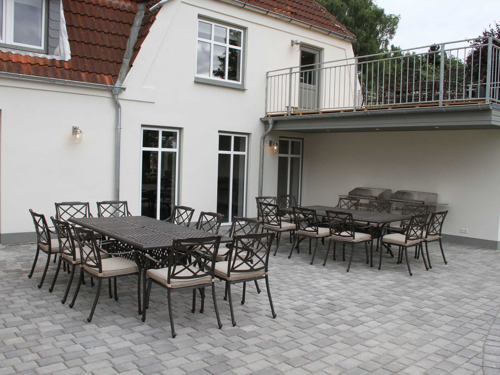 Große Terrasse im Erdgeschoss
