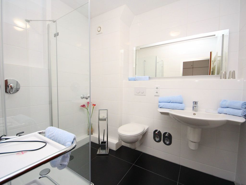Modernes Badezimmer