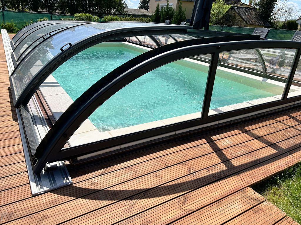 Pool mit Abdeckung