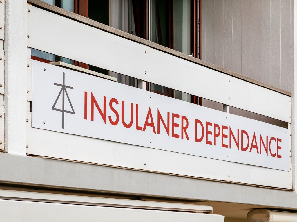 Außenschild, Insulaner Dependance