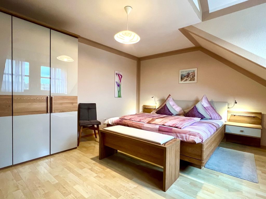 Schlafzimmer mit Doppelbett Ferienwohnung 2