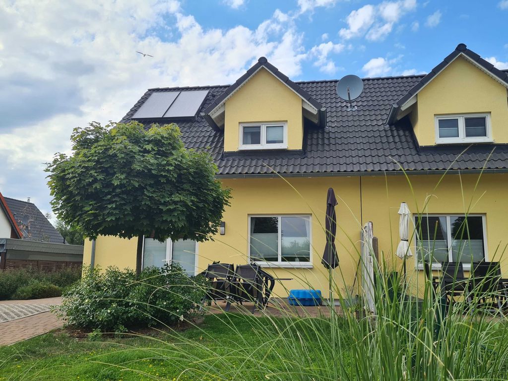 Doppelhaus mit abgeschlossenen Haushälften