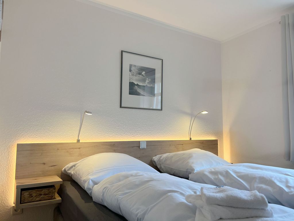 Schlafzimmer 1 mit Doppelbett