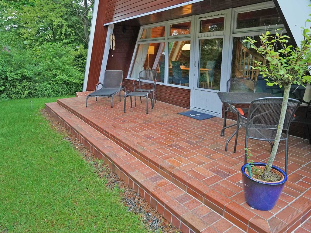 Terrasse mit Gartenmöbel