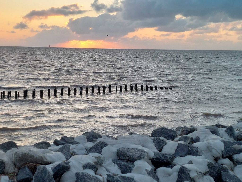 Abenddämmerung an der kühlen Nordsee