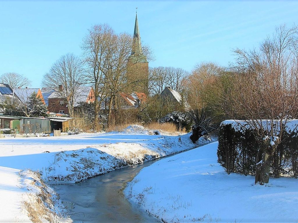 Ein kleines Wintermärchen:###br###Spaziergang vom Deich ins Dorf