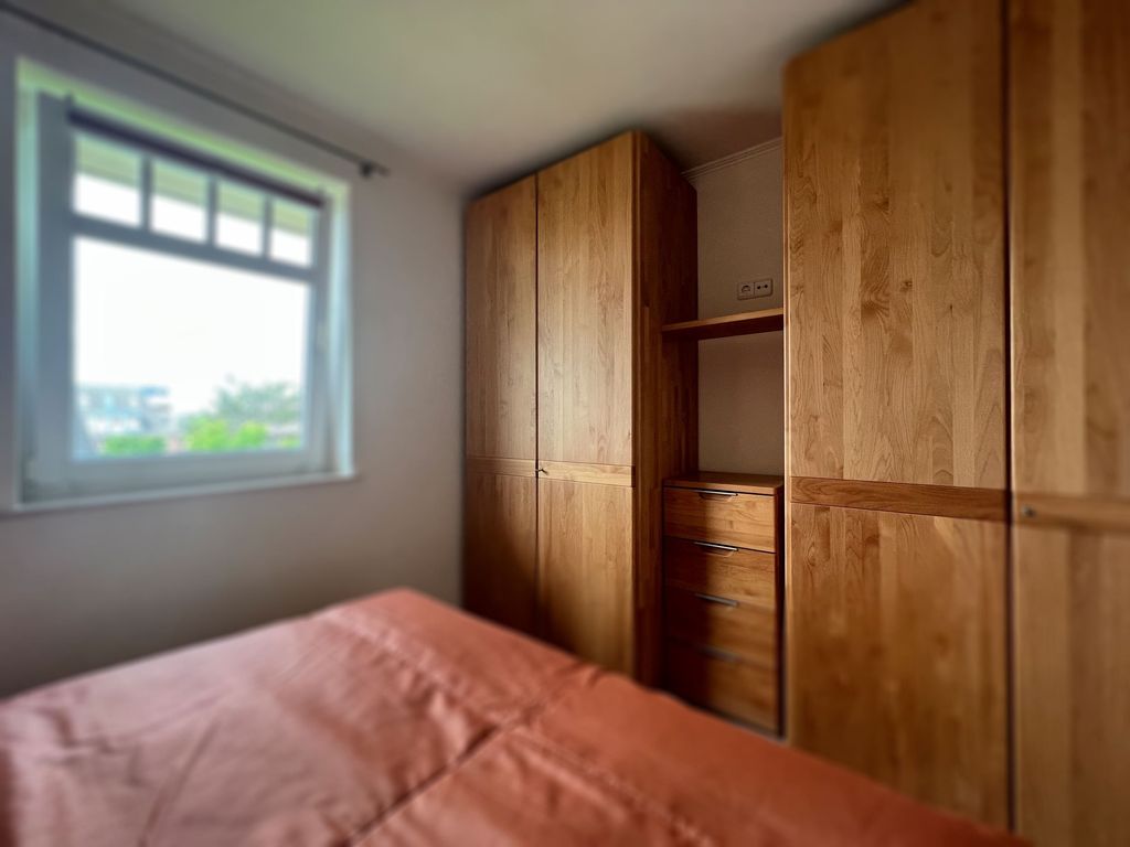 Kleiderschrank im Schlafraum