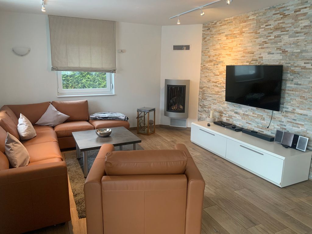 Casa Belvedere mit Ledersofas und Gaskamin