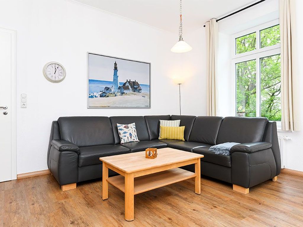 Wohnzimmer mit integriertem Küchenbereich