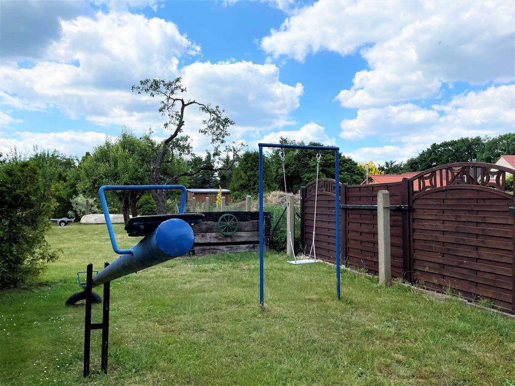 Spielgeräte für Kinder direkt auf dem Grundstück
