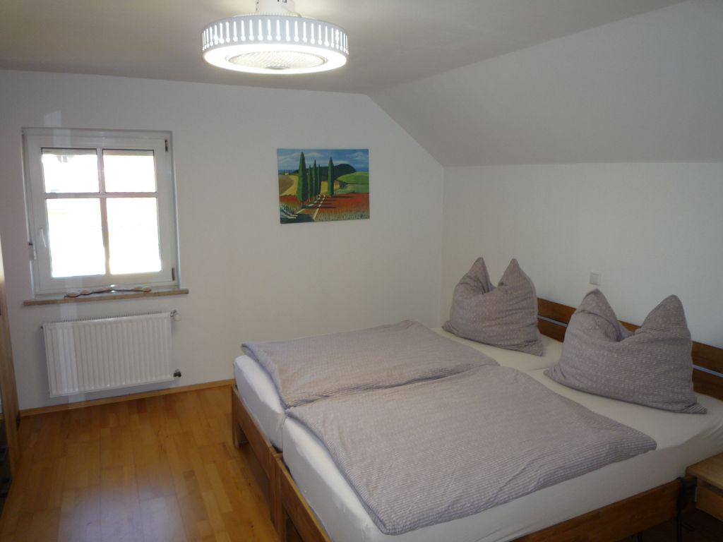 Schlafzimmer mit Doppelbett