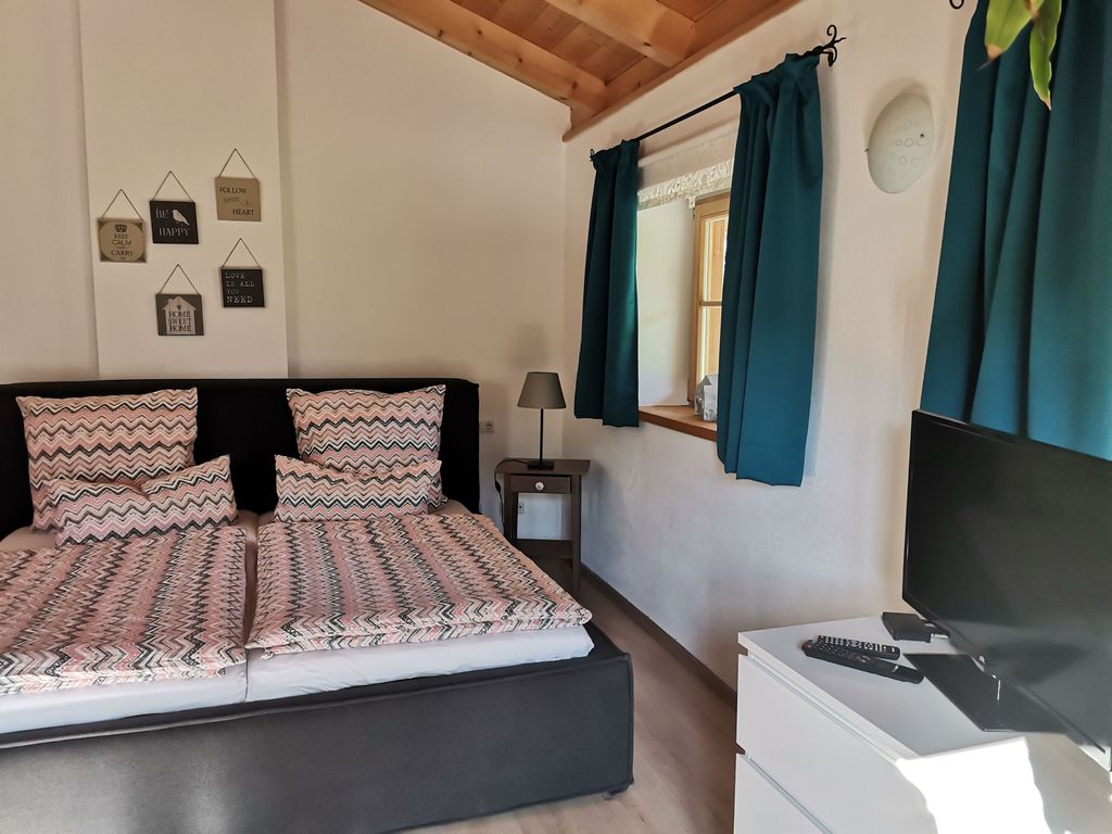 Schlafzimmer 1