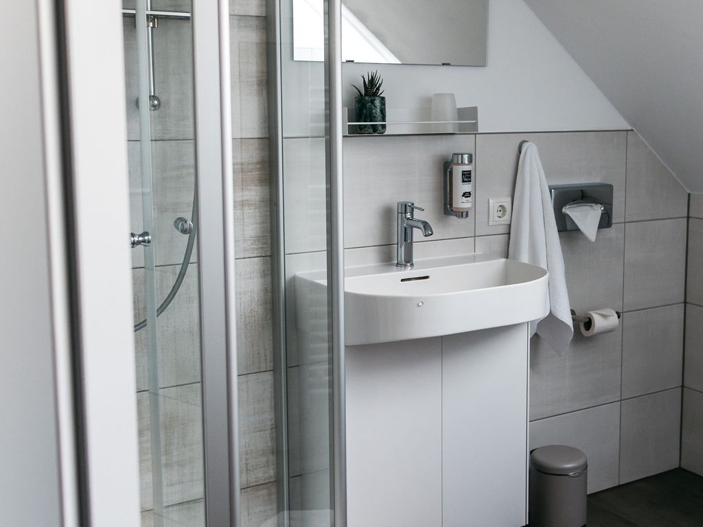Badezimmer Einzelzimmer im Schlei Hotel