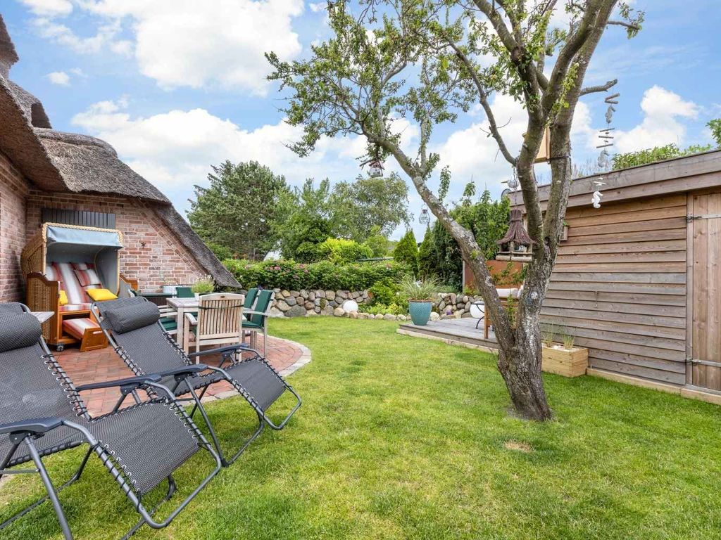 Sonnige Gartenterrasse nach Südwesten