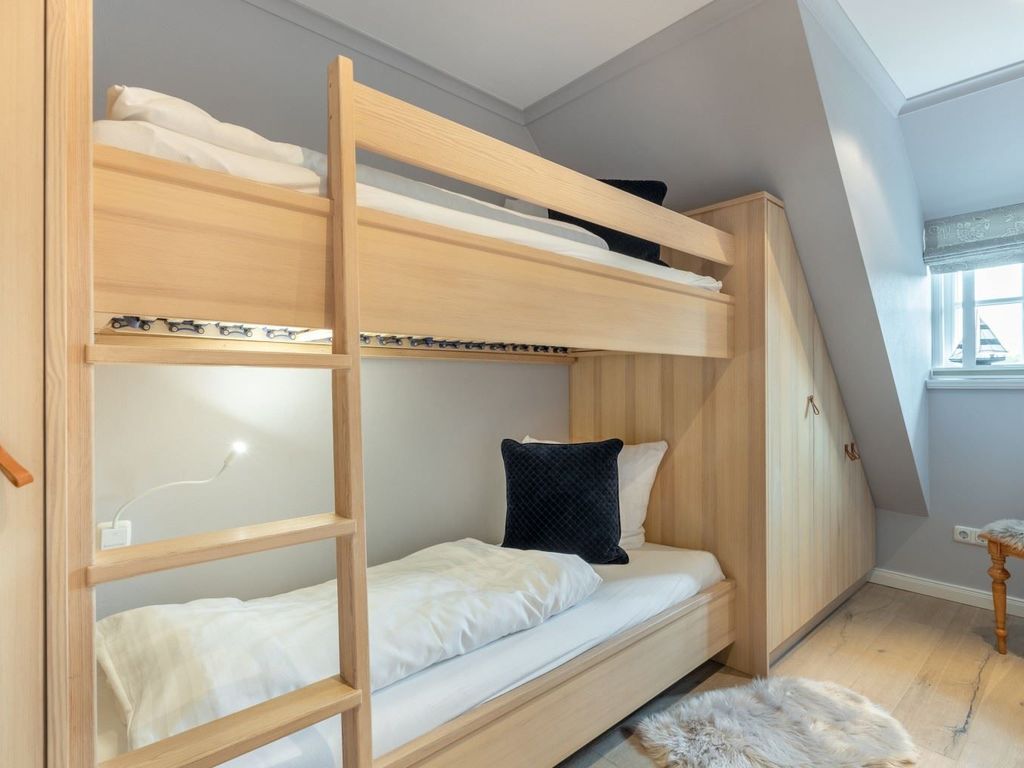 2. Schlafzimmer (OG)