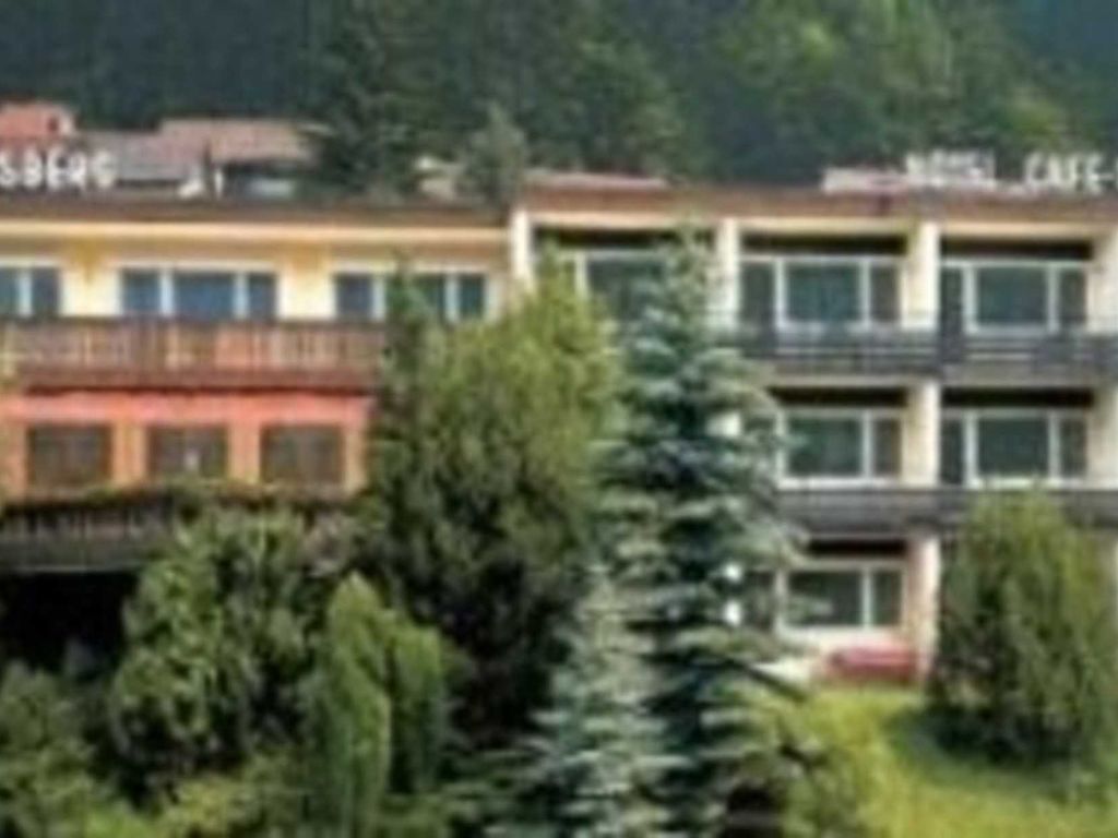 Hotels*** in