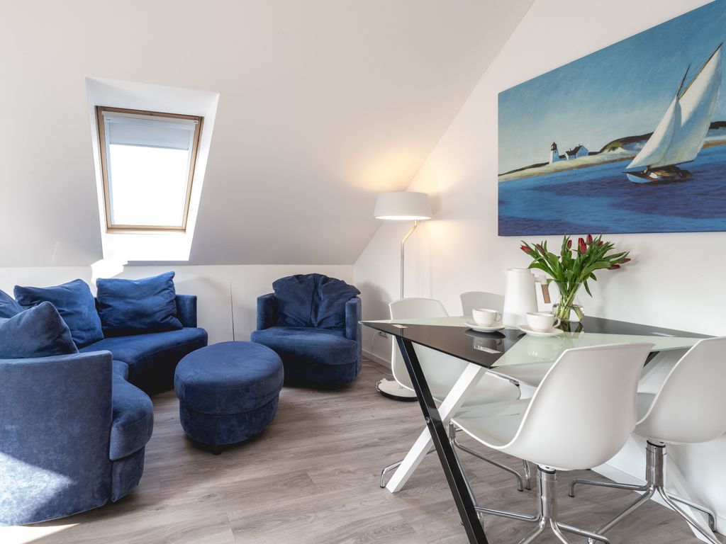 kombiniertes Wohn- & Schlafzimmer mit Essbereich
