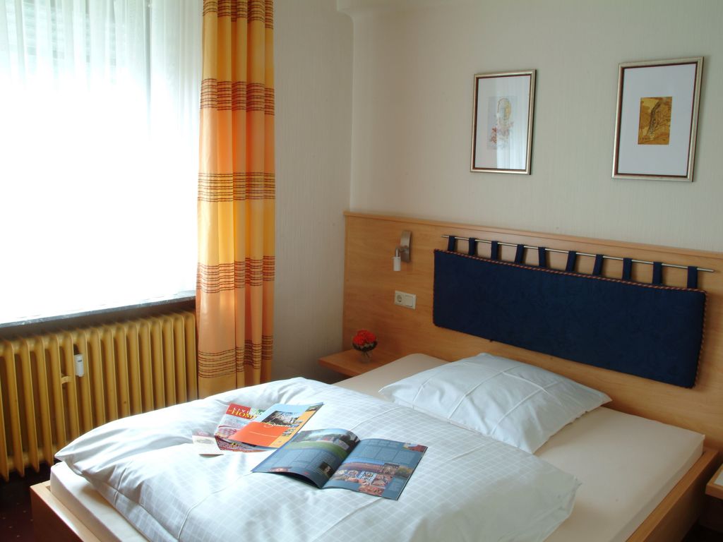 Themenzimmer Am Fluss - Straßenseite -