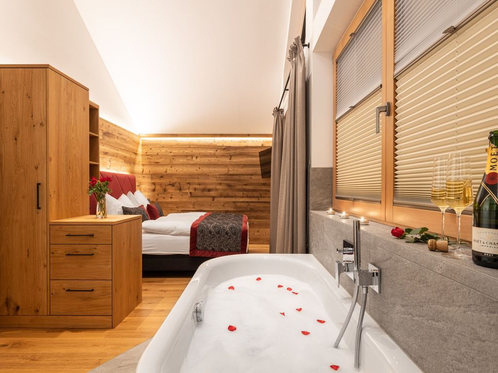 Zimmer mit Badewanne
