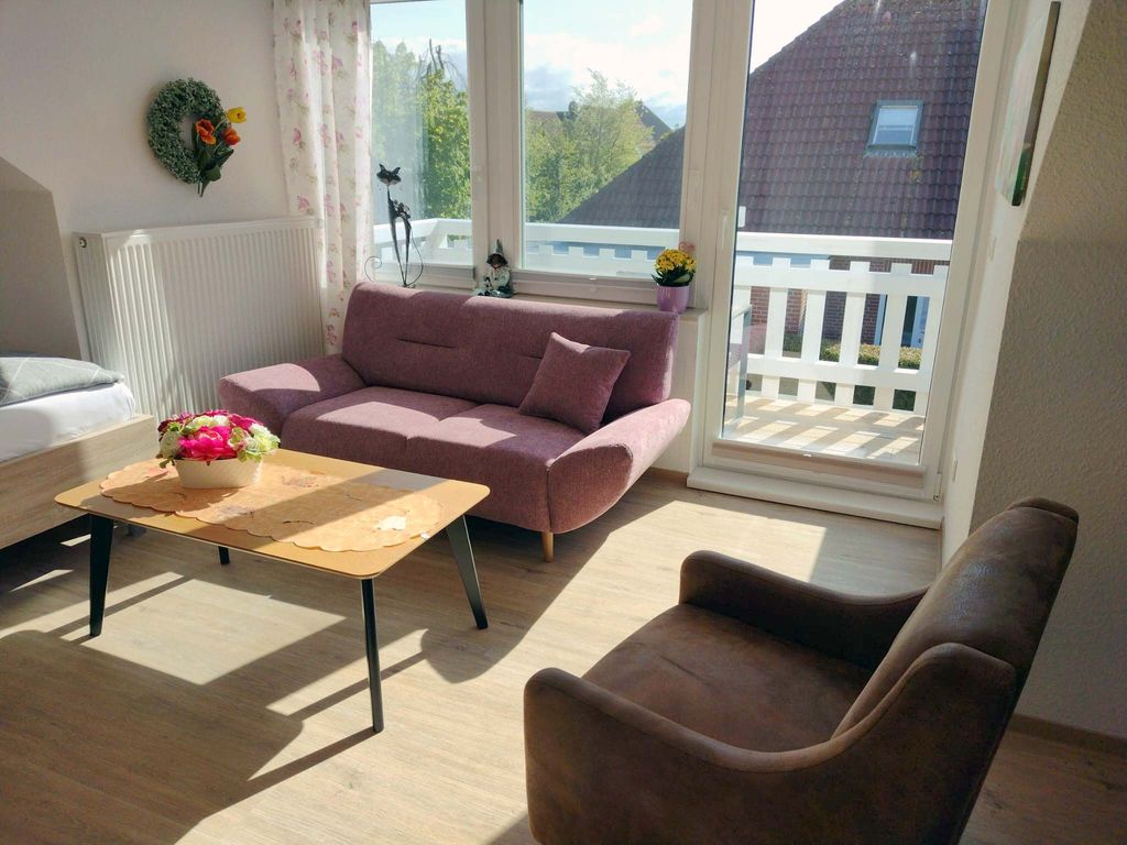 Einraum-Apartment Pewsum mit Balkon