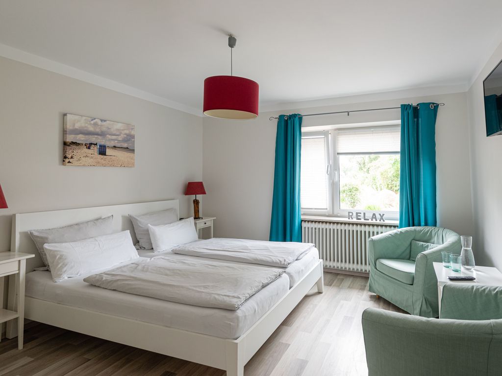 Schlafzimmer mit Doppelbett