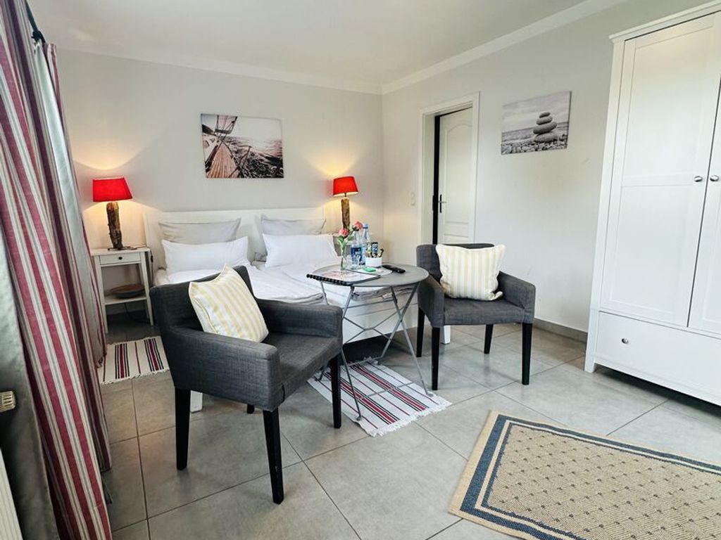 Schlafzimmer mit Doppelbett (1- Zimmer Apartment)