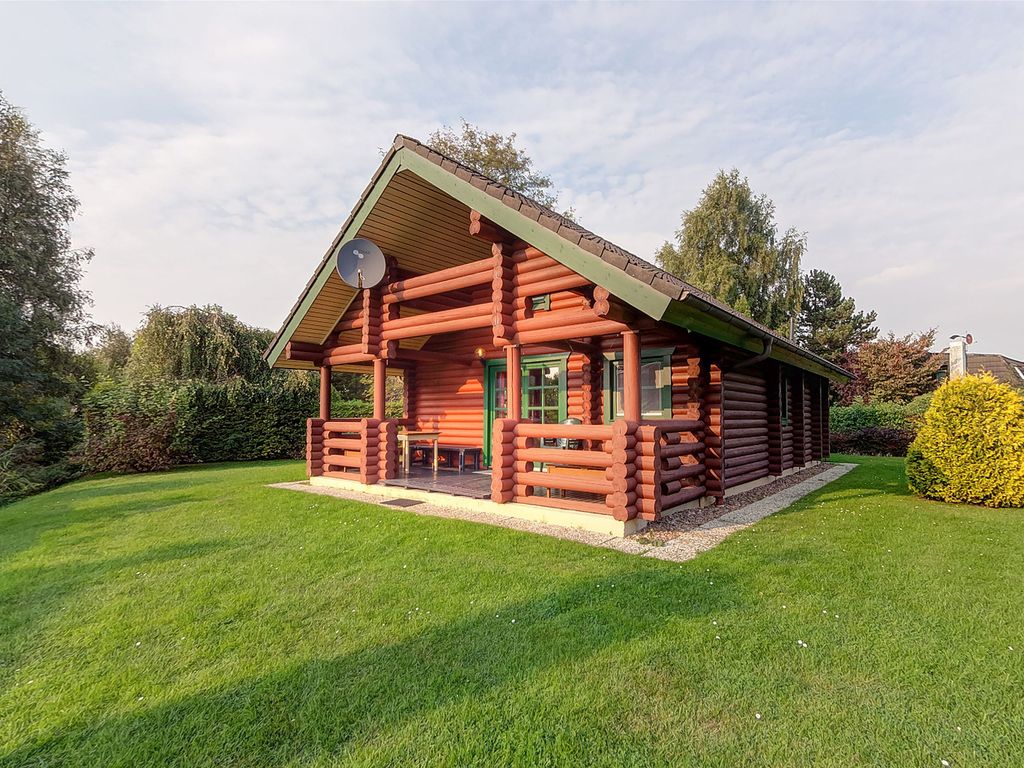 Außenansicht der Blockhütte
