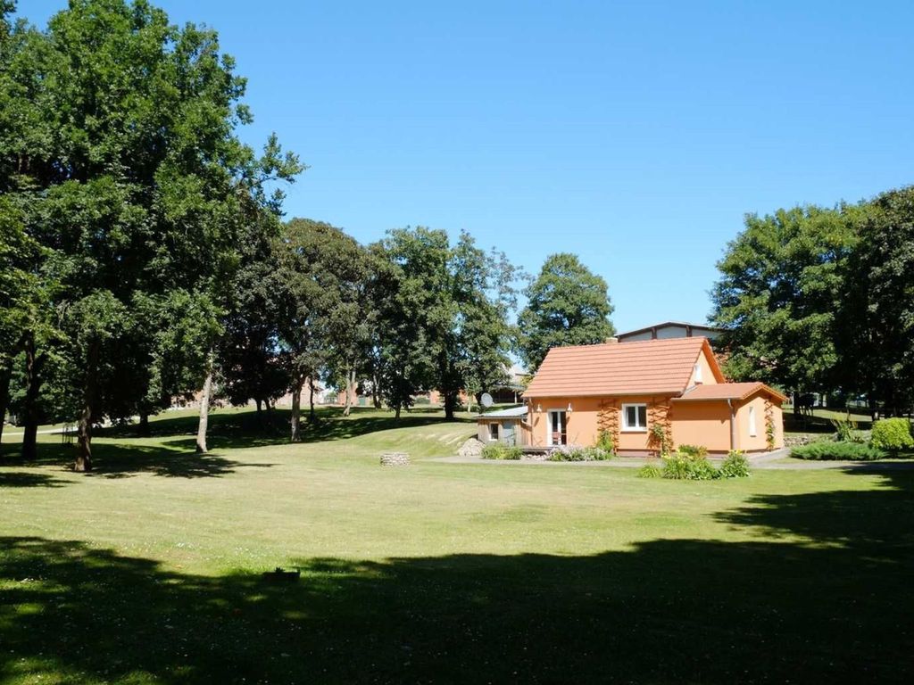 Außenansicht und Schlosspark