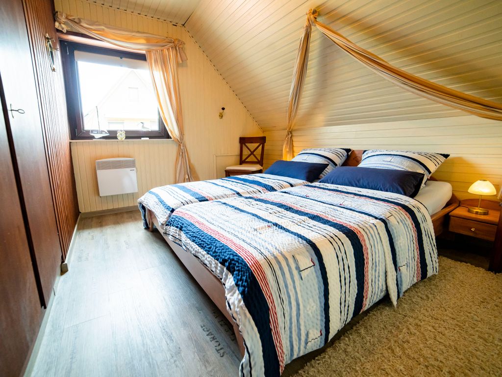 Schlafzimmer mit Doppelbett