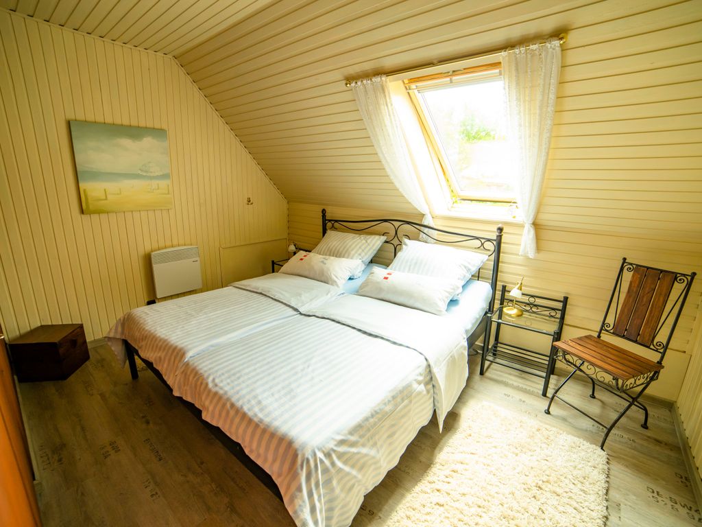 Schlafzimmer mit Doppelbett
