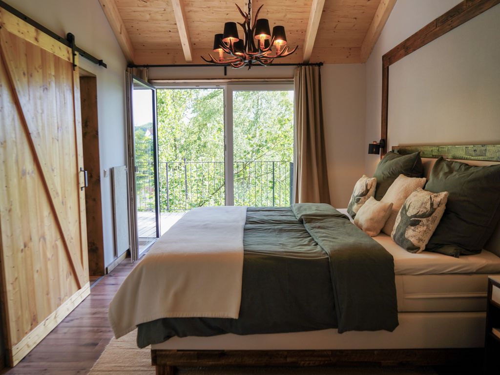 Schlafzimmer mit Doppelbett