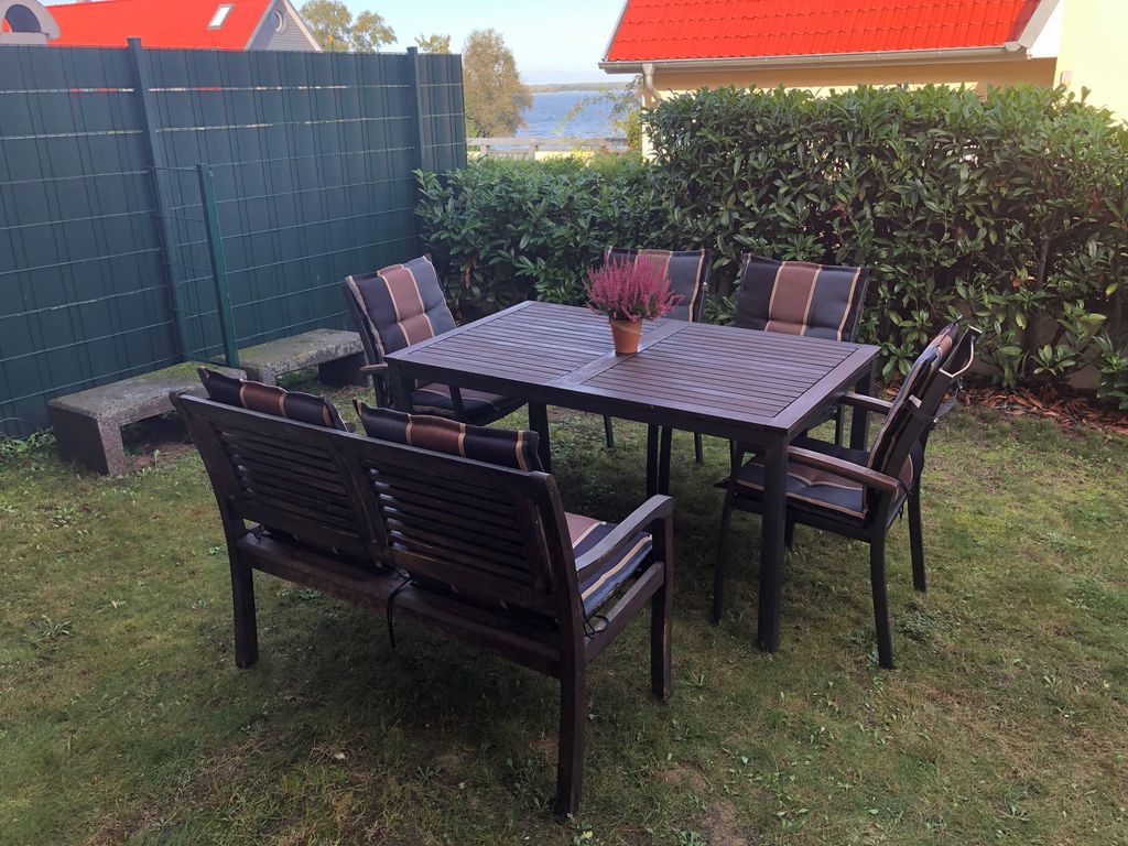 Terrasse mit kleinem Garten