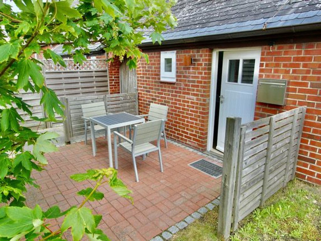 Eingangsbereich mit vorderer Terrasse