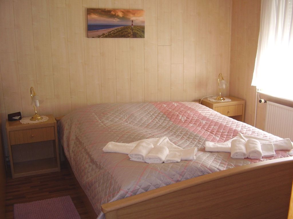 Schlafzimmer mit Doppelbett