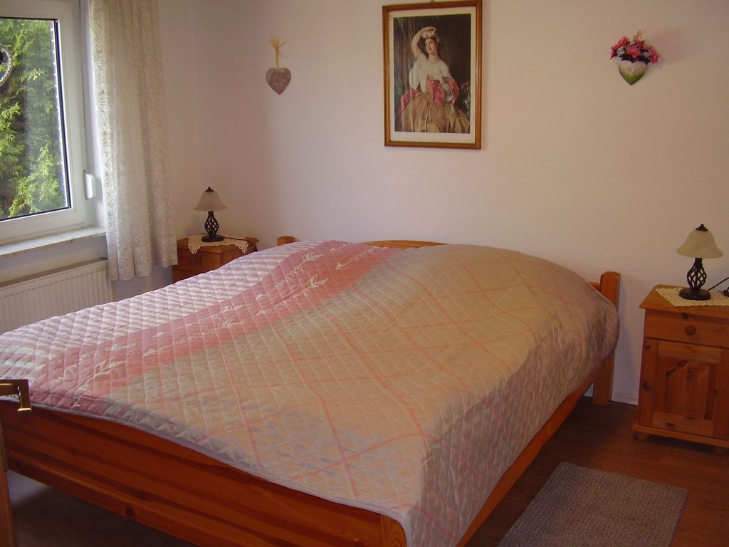 Schlafzimmer 1