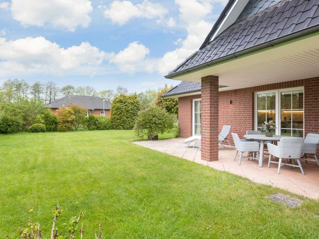 Garten mit überdachter Terrasse