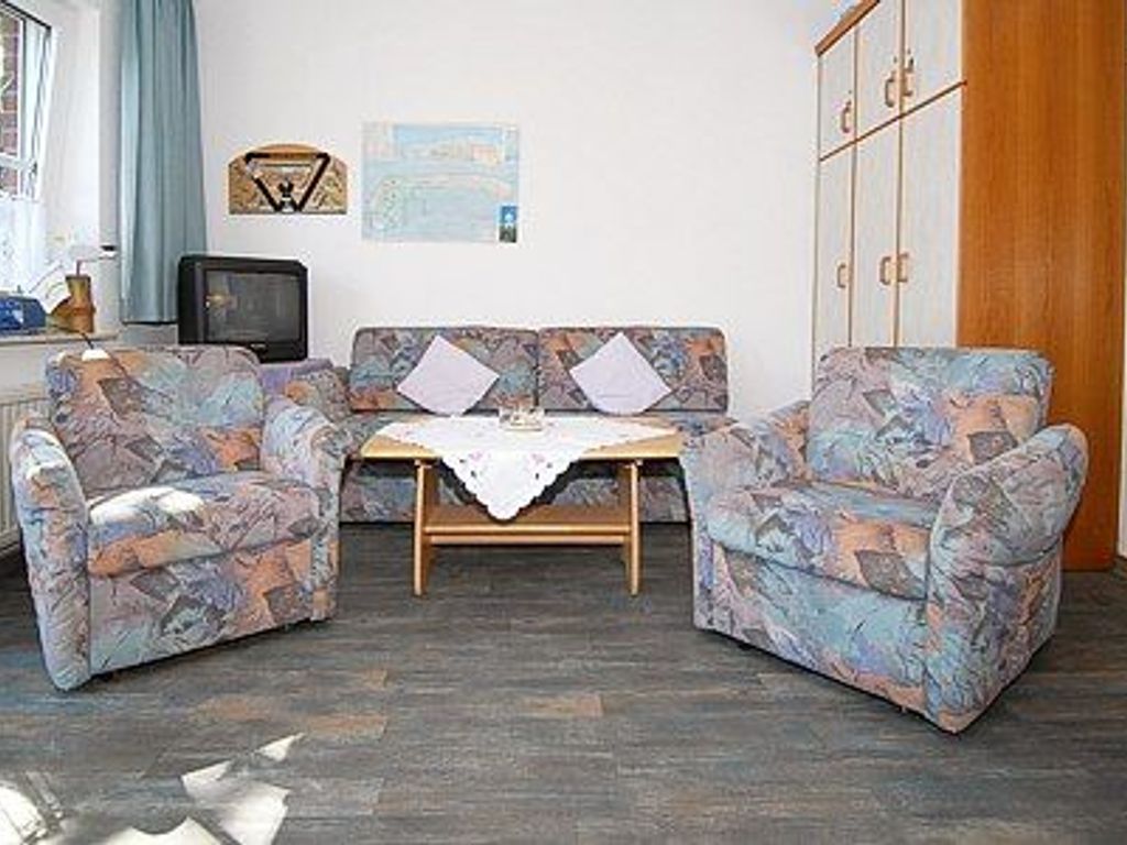 Wohnzimmer mit integriertem Küchenbereich