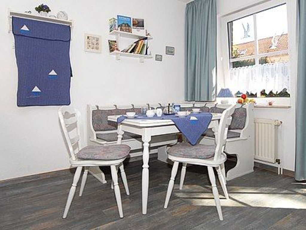 Wohnzimmer mit integriertem Küchenbereich