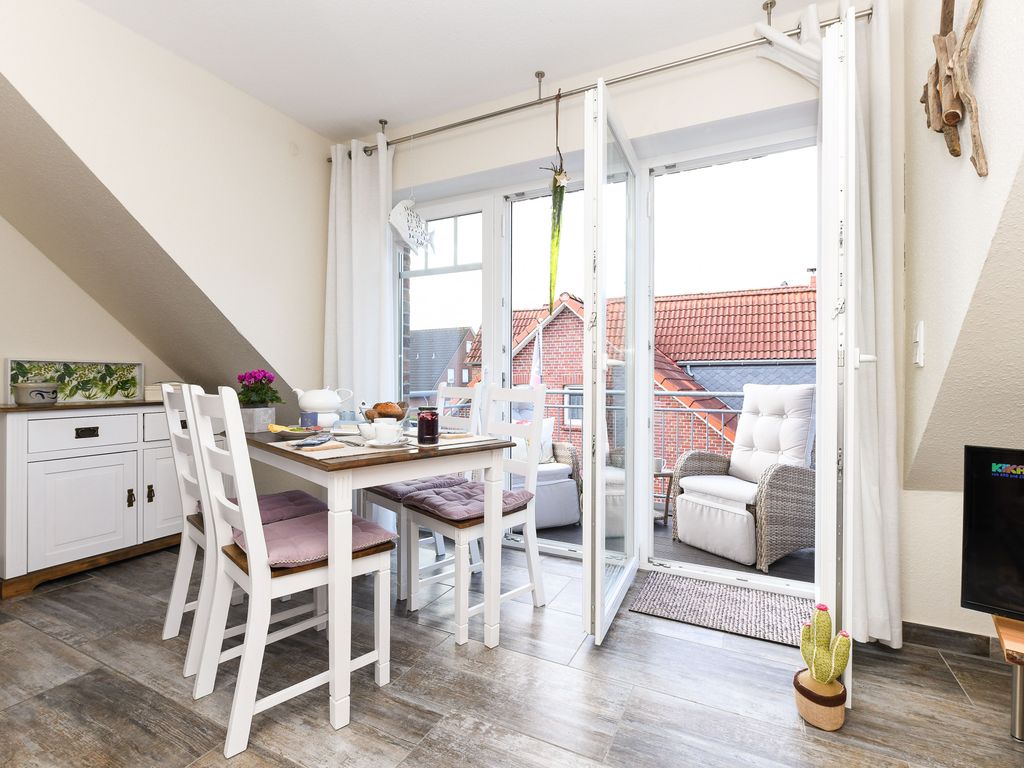 Wohnzimmer mit integriertem Küchenbereich