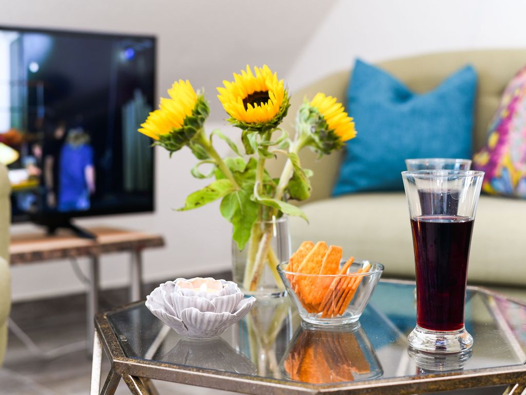 Wohnzimmer mit integriertem Küchenbereich
