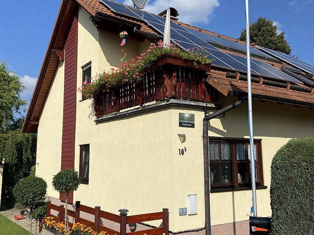 Gibelseite mit Balkon