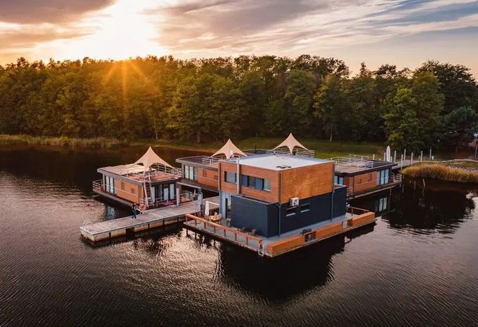7. Schwimmendes Ferienhaus Neptun auf Liegeplatz 3