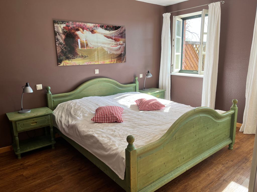 Schlafzimmer mit Doppelbett