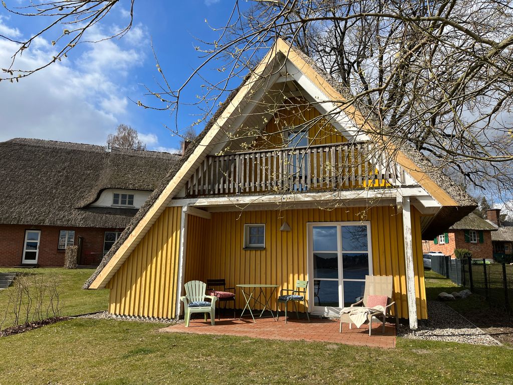 Ferienhaus  Möllen  direkt am Wasser * Hund * Garten