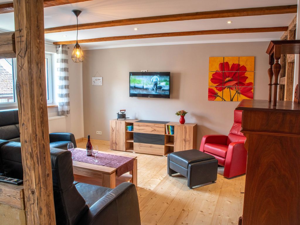 Wohnzimmer mit Flach-TV
