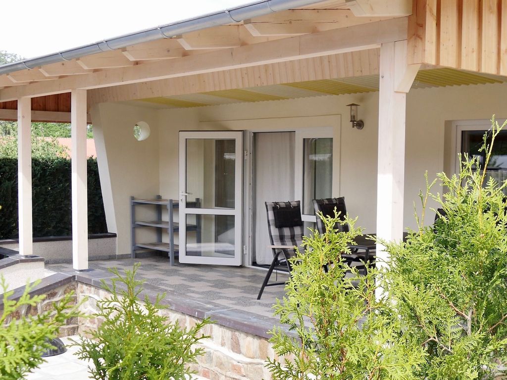 Bungalow am See mit Terrasse