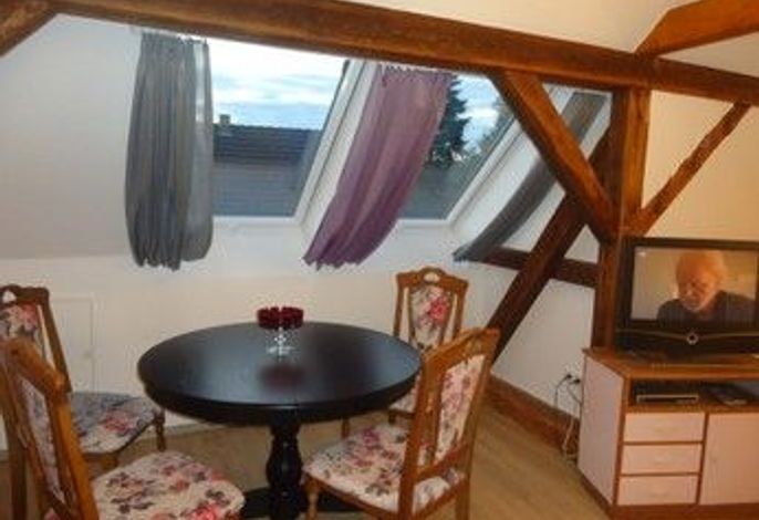 Ferienwohnung Linde OG, Schlafr., Wohnr./Küchenz., DU/WC