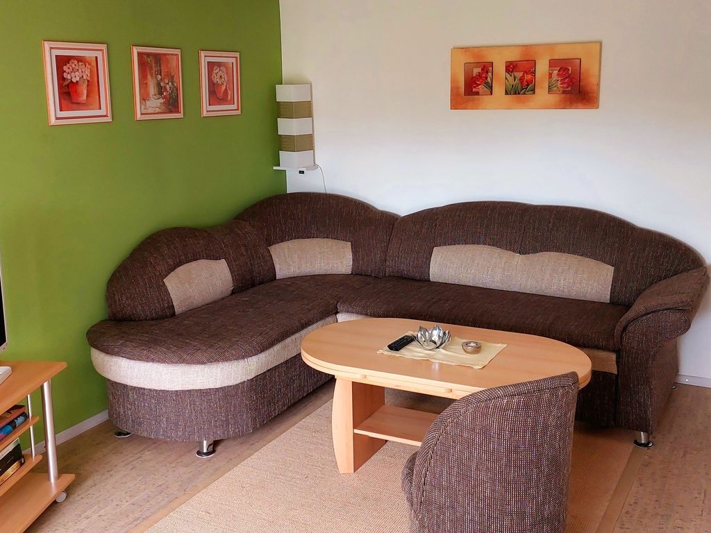 Wohnzimmer (Couch als Aufbettung für 3. Person)